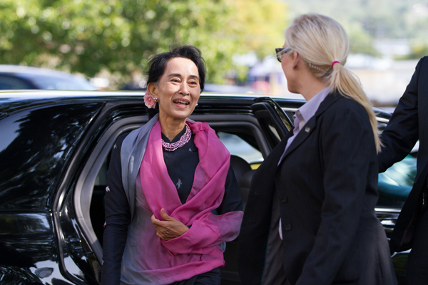 Aung San Suu Kyi Visits Bishop Museum